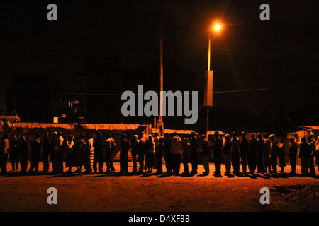 New Kihumbuini Primary School, Nairobi, Kenya - 4 March 2013: Westlands resident in Kangemi turned up as early as 3 am to line up to cast their votes at New Kihumbuini Primary School polling. © David Mbiyu/Alamy Live News Stock Photo