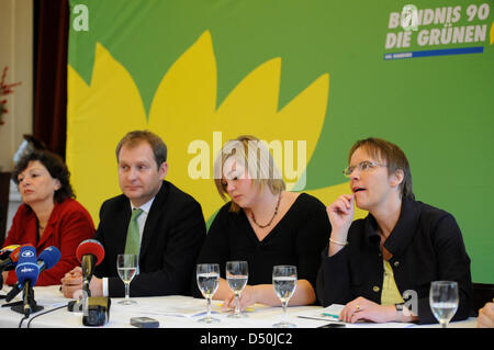 Hamburgs second mayor Christa Goetsch (L-R)and Jens Kerstan, fraction chairman of the Green Alternative List GAL, GAL president Katharina Fegebank and the Senator for Environment Anja Hajduk attend a press conference in Hamburg, Germany, 28 November 2010. The Greens stated that they want to end the current coalition with the Christian Democrats. Photo: Fabian Bimmer Stock Photo
