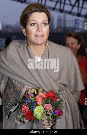 Dutch Crown Princess Maxima attends the Prince Bernhard Cultuuraward 2010 ceremony in the Muziekgebouw Aan't IJ in Amsterdam, The Netherlands, 29 November 2010. The prize is awarded to the orchestra of the 18th century, founded in 1981 by Frans Bruggen, and consists of 60 members from 23 countries. Photo: Albert Nieboer    ATTENTION: NETHERLANDS OUT Stock Photo