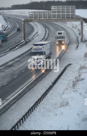 traffic struggling through blizzard winter conditions on a1/ m motorway near leeds yorkshire uk Stock Photo