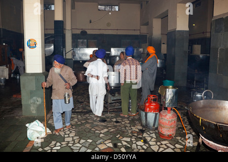 Volunteers preparing food in the kitchens of the Golden temple at Amritsar, Punjab, India. Stock Photo