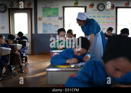 Dec 05, 2012 - Bergholz, Ohio, U.S. - An Amish girl gets help with her arithmetic lesson at thier schoolhouse outside Bergholz, Ohio. (Credit Image: © Michael Francis McElroy/ZUMAPRESS.com) Stock Photo