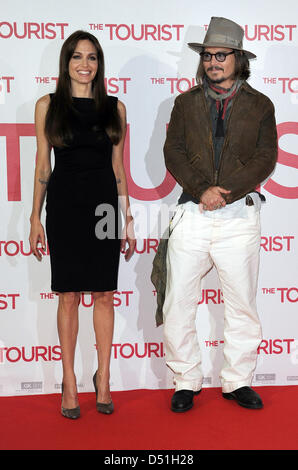 US actors Angelina Jolie (L) and Johnny Depp (R) attend the photocall for the German premiere of their new film 'The Tourist' at Adlon hotel in Berlin, Germany, 14 December, 2010. 'The Tourist' will be in Germany from 16 December on. Photo: Jens Kalaene Stock Photo