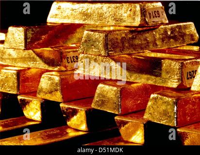 (FILE) An undated photo shows gold bars stacked in the German Central Bank vault in Frankfurt Main, Germany. According to experts, the feverish price rally of gold will continue unabaited into 2011.  As long as interest rates in the leading industrial nations remain at a record low, risk-averse investors see few alternatives for money investment. Fixed-term deposit accounts yield l Stock Photo