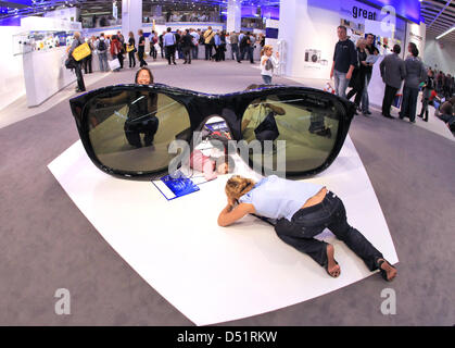 A 3D advertisement at Photokina 2010 trade fair in Cologne, Germany, 25 September 2010. The world's leading fair for photography and imaging takes place from 21 to 26 September. Photo: Julian Stratenschulte Stock Photo