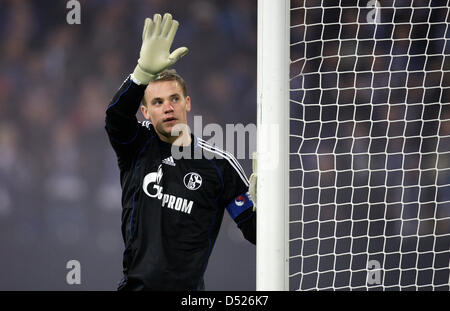 Schalke's goalkeeper Manuel Neuer gestures during the Champions League group B match between FC Schalke 04 and Hapoel Tel Aviv at the Veltins Arena in Gelsenkirchen, Germany, 20 October 2010. Photo: Rolf Vennenbernd Stock Photo