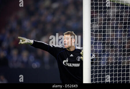 Schalke's goalkeeper Manuel Neuer gestures during the Champions League group B match between FC Schalke 04 and Hapoel Tel Aviv at the Veltins Arena in Gelsenkirchen, Germany, 20 October 2010. Photo: Rolf Vennenbernd Stock Photo