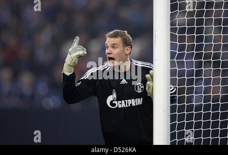 Schalke's goalkeeper Manuel Neuer gestures during the Champions League group B match between FC Schalke 04 and Hapoel Tel Aviv at the Veltins Arena in Gelsenkirchen, Germany, 20 October 2010. Photo: Rolf Vennenbernd Stock Photo