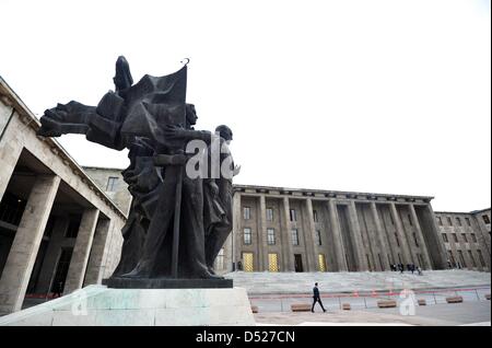 A picture taken on 19 October 2010 a sculpture of Mustafa Kemal Atatuerk in front of the Parliament in Ankara, Turkey. Photo: Rainer Jensen Stock Photo