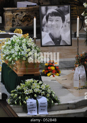 Loki Schmidt's coffin is laid out in the St. Michaelis Church in Hamburg, Germany, 01 November 2010. The wife of former German Chancellor Helmut Schmidt died on 21 October 2010 at the age of 91 in her house in the district of Langenhorn in Hamburg. Photo: MARCUS BRANDT Stock Photo