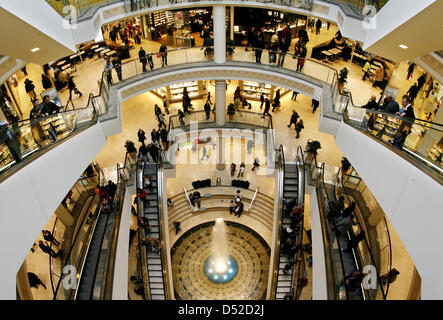 (file) - A dpa file picture dated 22 October 2009 shows the opening of the new shopping centre 'Limbecker Platz' in Essen, Germany. The German economy is expected to keep growing steadily in the second term, according to estimates of the research institute DIW. Photo: Roland Weihrauch Stock Photo