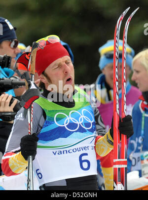 Axel Teichmann of Germany reacts after crossing the finish line the men's 50km Mass Start Cross Country Skiing event at the Vancouver 2010 Olympic Games, Whistler, Canada, 28 February 2010. Teichmann won silver. Photo: Peter Kneffel  +++(c) dpa - Bildfunk+++ Stock Photo