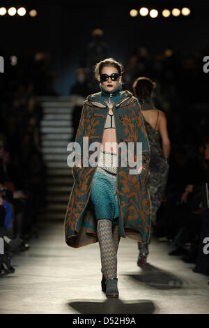 A model wears a creation as part of Missoni Women's fashion fall winter 2010-2011 collection presented during the Milan Women's Fashion Week in Milan, Italy, 28 February 2010. The Women's fashion fall winter runs until 01 March 2010. Photo: Hendrik Ballhausen Stock Photo