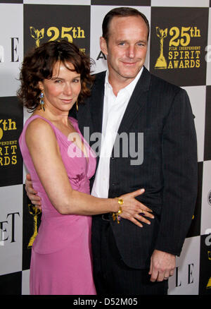 US actress Jennifer Grey and her husband Clark Gregg arrive for the 25th Film Independent Spirit Awards in Los Angeles, CA, United States, 05 March 2010. The Spirit Awards honours independent film productions. Photo: Hubert Boesl Stock Photo