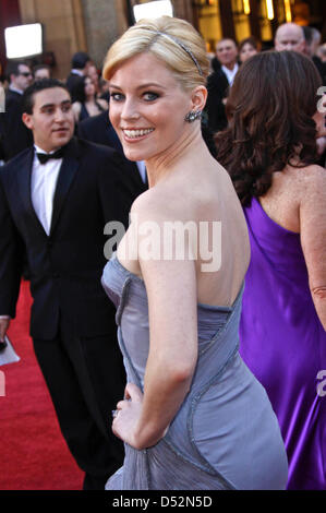 US actress Elizabeth Banks arrives on the red carpet during the 82nd Annual Academy Awards at the Kodak Theatre in Hollywood, USA, 07 March 2010. The Oscars are awarded for outstanding individual or collective efforts in up to 25 categories in filmmaking. Photo: HUBERT BOESL Stock Photo