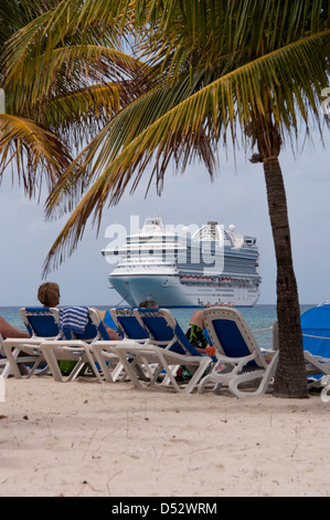 Bahamas, Eleuthera, Princess Cays, Crown Princes, cruise ship, tourists lounging on beach Stock Photo