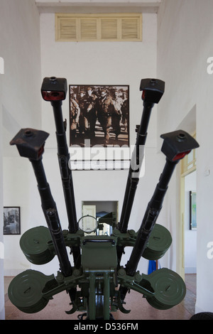 Cuba, Matanzas Province, Central Australia, Museo de la Comandancia. Soviet-made anti-aircraft machine gun. Stock Photo