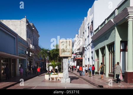 Cuba, Cienfuegos Province, Cienfuegos, Avenida 54 pedestrian street Stock Photo