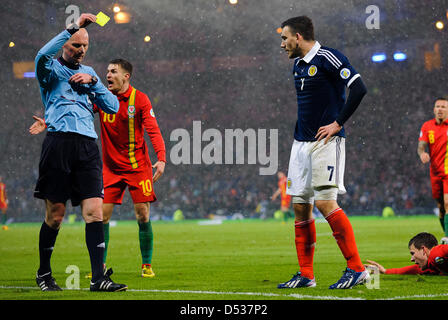 Glasgow, Scotland, UK. 22nd March 2013. Robert Snodgrass is shown a 2nd yellow and is sent off by Ref Antony Gautier  during the World Cup 2014 Group A Qualifing game between Scotland and Wales at Hampden Park Stadium. Credit: Colin Lunn / Alamy Live News Stock Photo