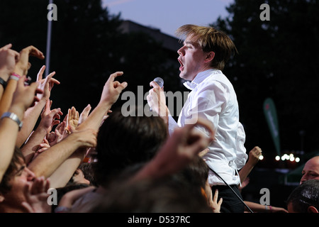 MADRID, SPAIN - JUN 25: The Hives band, performs at Universidad Complutense on June 25, 2011 in Madrid, Spain. Stock Photo