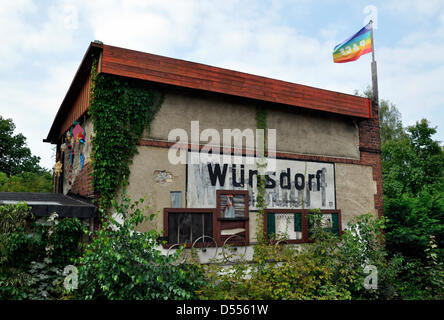 ILLUSTRATION - A file picture dated 02 September 2011 shows an old sign indicating the railway station Wuensdorf in Wuensdorf, Germany. Fotoarchiv für Zeitgeschichte () Stock Photo