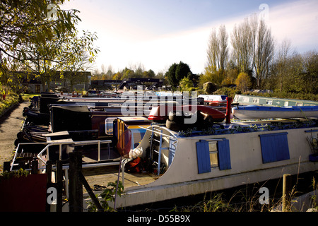 Narrowboats on the South Oxford Canal Heyford Wharf Upper Heyford Oxfordshire England UK GB Lower Heyford narrowboat boat Stock Photo