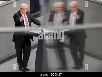 SPD parliamentary party leader Frank-Walter Steinmeier speaks during the Bundestag budget debate in Berlin, Germany, 17 March 2010. Steinmeier attacked the government harshly, accusing the CDU/FDP coalition of a complete lack of concept and inner disruption. Photo: RAINER JENSEN Stock Photo