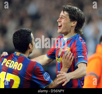 Barcelona's Bojan Krkic (R) celebrates his 4-0 score with teammate Pedro Rodriguez during the Champions League round of the last 16 second leg match between Spanish side FC Barcelona and German Bundesliga club VfB Stuttgart at Nou Camp stadium in Barcelona, Spain, 17 March 2010. Barcelona defeated Stuttgart 4-0. Photo: Bernd Weissbrod Stock Photo