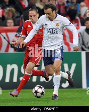 United's Dimitar Berbatov (R) Munich's Franck Ribery (L) vie for the ball during the first leg of UEFA Champions League quarter-finals match FC Bayern Munich vs Manchester United at Allianz Arena stadium of Munich, Germany, 30 March 2010. German Bundesliga record champion Bayern Munich defeated English Premier League side Manchester United with 2-1. Photo: Peter Kneffel Stock Photo