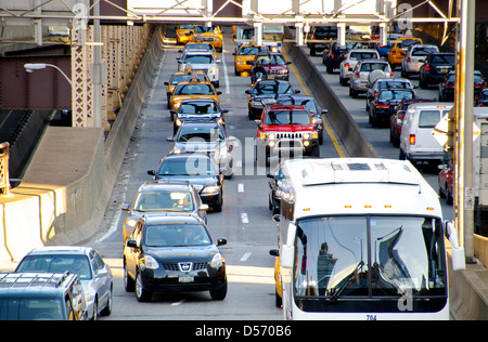 Traffic on the Queensboro 59th Street Bridge during evening rush hour, Midtown Manhattan, New York City, USA Stock Photo