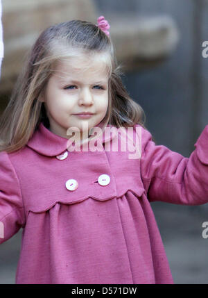 Spanish Princess Leonor attends Easter Mass at Cathredral of Palma de Mallorca, Spain, 04 April 2010. Photo: Albert van der Werf (NETHERLANDS OUT) Stock Photo