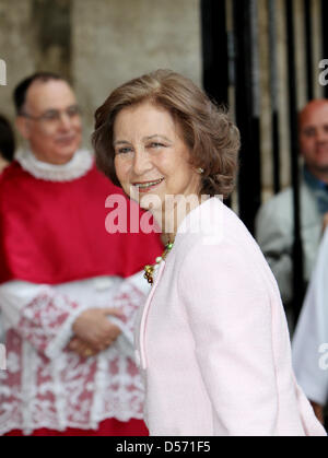 Spanish Queen Sofia arrives for the celebration of the Easter Mass at the Cathedral of Palma de Mallorca, Spain,  04 April 2010. Photo: Patrick van Katwijk Stock Photo