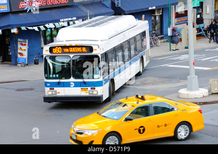 MTA Q60 public transportation bus entering Queensboro 59th Street Bridge Stock Photo