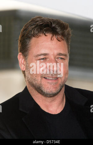 Australian actor Russell Crowe receives the 2,404th star on the Hollywood Walk of Fame in Hollywood, California, USA, 12 April 2010. Crowe, a three-time consecutive Academy Award Best Actor nominee, took home the Oscar for his performance in ''Gladiator''. Photo: Hubert Boesl Stock Photo