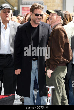 Australian actor Russell Crowe (C) and director Ron Howard talk next to show host Jay Leno (L) while Crowe receives the 2,404th star on the Hollywood Walk of Fame in Hollywood, California, USA, 12 April 2010. Crowe, a three-time consecutive Academy Award Best Actor nominee, took home the Oscar for his performance in ''Gladiator''. Photo: Hubert Boesl Stock Photo