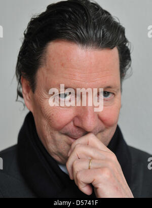 Swiss best-selling author Martin Suter poses in Riehen near Basel, Switzerland, 14 April 2010. Suter appeared as a guest at an event of the 'Foundation Beyeler' art museum in Riehen. Photo: Rolf Haid Stock Photo