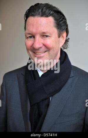 Swiss best-selling author Martin Suter poses in Riehen near Basel, Switzerland, 14 April 2010. Suter appeared as a guest at an event of the 'Foundation Beyeler' art museum in Riehen. Photo: Rolf Haid Stock Photo