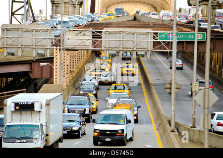 Traffic exiting the Queensboro 59th Street Bridge during evening rush hour, Midtown Manhattan, New York City, USA Stock Photo