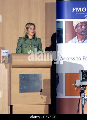 Dutch Crown Princess Maxima delivers her speech at the conference 'Be Social, Make Profit: Financing the Future of the Developing Countries' at the Vredespaleis, in The Hague, the Netherlands, 20 April 2010. The conference marks the 40th birthday of the Dutch Finance Company for Developing Countries (FMO). Photo: Albert Philip van der Werf (NETHERLANDS OUT) Stock Photo