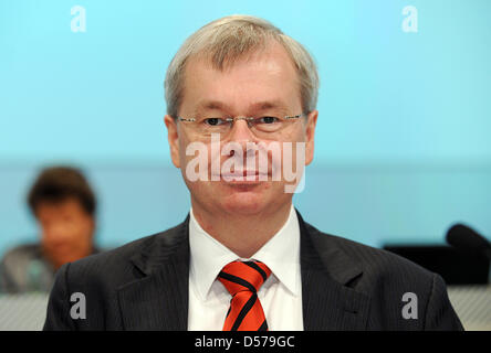 Torsten Jeworrek, member of the board of Munich RE, pictured at the company's general meeting in Munich, Germany, 28 April 2010. A series of natural disasters caused a financial burden of some 700 million euros gross in the first quarter of 2010. Photo: TOBIAS HASE Stock Photo