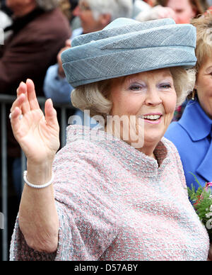 Queen Beatrix of the Netherlands attends the celebration of Queensday (Koninginnedag) in Wemeldinge, The Netherlands, 30 April 2010. Photo: Patrick van Katwijk