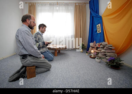 Brothers Andreas (L) and Gianluca (R) of the order 'Little Brothers of the Gospel' pray in a flat of a Plattenbau, a building made with precast concrete slabs, in Leipzig, Germany, 27 April 2010. The order is accepted since 1968. Photo: Jan Woitas Stock Photo