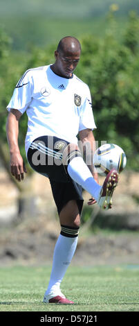 Germany's Jerome Boateng plays a ball during a training session in Sicilian Sciacca, Italy, 18 May 2010. On the Italian island Sicily, the German national soccer squad prepares themselves for the 2010 FIFA World Cup in South Africa. Photo: MARCUS BRANDT Stock Photo