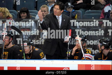 Germany's head coach Uwe Krupp (C) gives instructions from the boards during the Ice Hockey World Championship group E match Slovakia vs Germany at Lanxess Arena in Cologne, Germany, 18 May 2010. Photo: FEDERICO GAMBARINI (ATTENTION: EDITORIAL USAGE ONLY!) Stock Photo