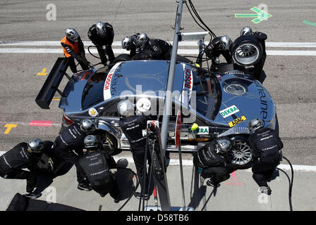 Ralf Schumacher of Laureus AMG Mercedes Team during a pit stop during the qualifying for the second DTM (German Touring Car Masters) round of the season at Circuit Valencia in Valencia, Spain, 22 May 2010. Photo: ITR/JUERGEN TAP Stock Photo