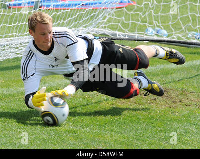 German international goalkeeper Manuel Neuer shown in action during a training session in Eppan, South Tyrol, Italy, 26 May 2010. Germany's national soccer team prepares for the FIFA World Cup 2010 in South Africa in the training camp in South Tyrol until 02 June 2010. Photo: BERND WEISSBROD Stock Photo