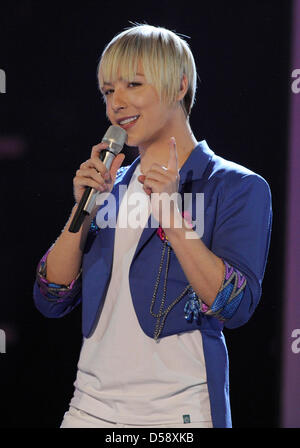 Milan Stankovic representing Serbia performs during the first dress-rehearsal of the Eurovision Song Contest Final in Oslo, Norway, 28 May 2010. Photo: Jörg Carstensen dpa Stock Photo