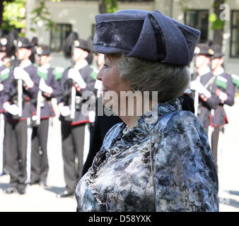 Queen Beatrix of the Netherlands attends the wreath-laying ceremony at the National Monument in Akershus, Oslo, Norway, 02 June 2010. Queen Beatrix is on a three-day state visit to Norway. Photo: Albert Philip van der Werf (NETHERLANDS OUT) Stock Photo