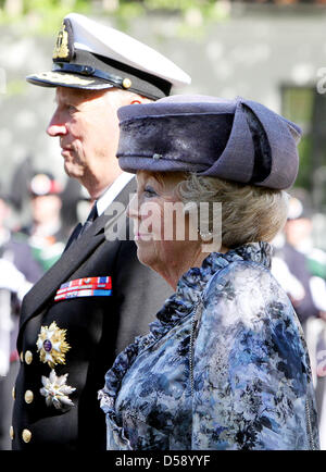 Queen Beatrix of the Netherlands attends the wreath-laying ceremony at the National Monument in Akershus, Oslo, Norway, 02 June 2010. Queen Beatrix is on a three-day state visit to Norway. Photo: Patrick van Katwijk Stock Photo