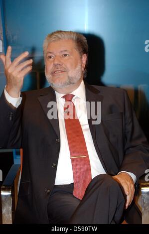 The Prime Minister of Rhineland Palatinate, Kurt Beck, (of SPD, Social Democrats), during the recording of the ZDF- political talk show 'Maybrit Illner' on the issue 'Republik in der Krise - haben wir die Politiker, die wir verdienen?' (Republic in a state of crisis - Do we have the politicians we deserve?') at the station's studio 'Berliner Zollernhof Unter den Linden', Berlin, Ge Stock Photo